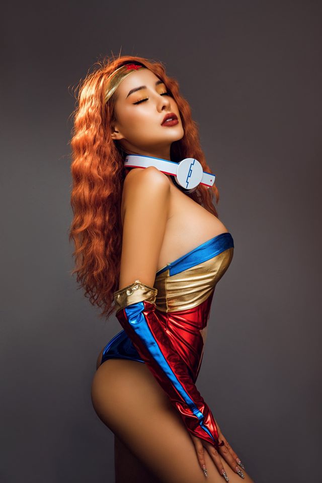 Bình thường đã chuộng phong cách hở hang, Ngân 98 càng sexy táo bạo khi chuyển sang làm DJ-3