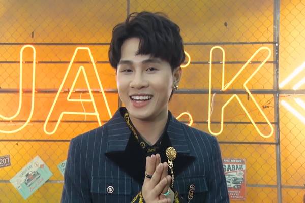 Bóc 'quà' ngày 8/3 từ Jack, người hâm mộ phát hiện chi tiết đắt giá