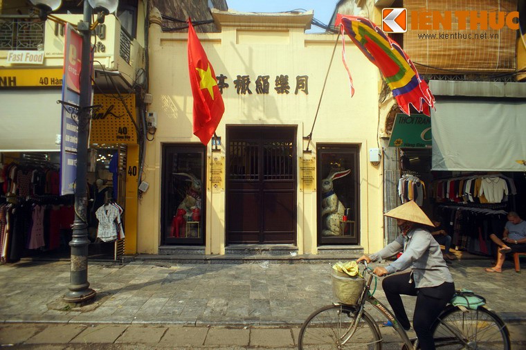 Bi mat giau kin trong nha co noi tieng nhat pho Hang Dao