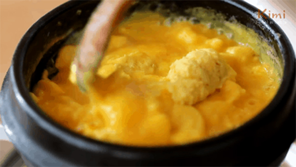 Món trứng hấp bồng bềnh như mây bước ra từ phim Hàn Quốc: Chỉ mất 10 phút thao tác, bạn sẽ có ngay món ăn sưởi ấm tâm hồn trước khi đi ngủ! - Ảnh 3.