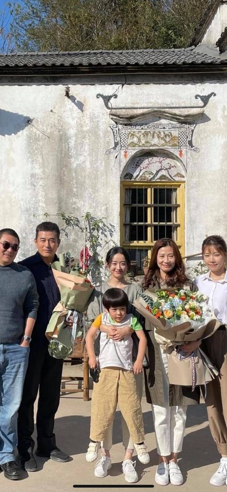 Triệu Lệ Dĩnh lộ nhan sắc thật qua bức hình chụp bằng camera thường, liệu có còn hoàn hảo? - Ảnh 1.