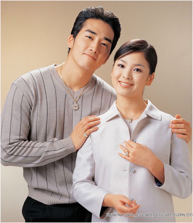 Loạt ảnh hiếm hoi thời Song Hye Kyo nặng 70kg: Vóc dáng mũm mĩm, makeup và tóc tai còn dừ hơn cả hiện tại - Ảnh 2. Loạt ảnh hiếm hoi thời Song Hye Kyo nặng 70kg: Vóc dáng mũm mĩm, makeup và tóc tai còn dừ hơn cả hiện tại - Ảnh 2.