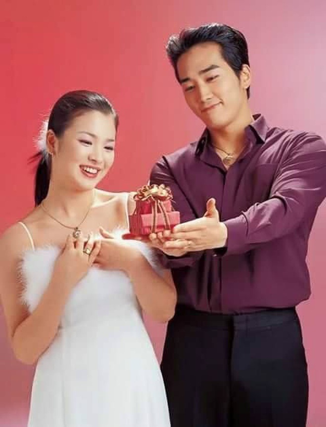 Loạt ảnh hiếm hoi thời Song Hye Kyo nặng 70kg: Vóc dáng mũm mĩm, makeup và tóc tai còn dừ hơn cả hiện tại - Ảnh 7. Loạt ảnh hiếm hoi thời Song Hye Kyo nặng 70kg: Vóc dáng mũm mĩm, makeup và tóc tai còn dừ hơn cả hiện tại - Ảnh 7.
