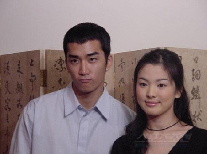 Loạt ảnh hiếm hoi thời Song Hye Kyo nặng 70kg: Vóc dáng mũm mĩm, makeup và tóc tai còn dừ hơn cả hiện tại - Ảnh 8. Loạt ảnh hiếm hoi thời Song Hye Kyo nặng 70kg: Vóc dáng mũm mĩm, makeup và tóc tai còn dừ hơn cả hiện tại - Ảnh 8.