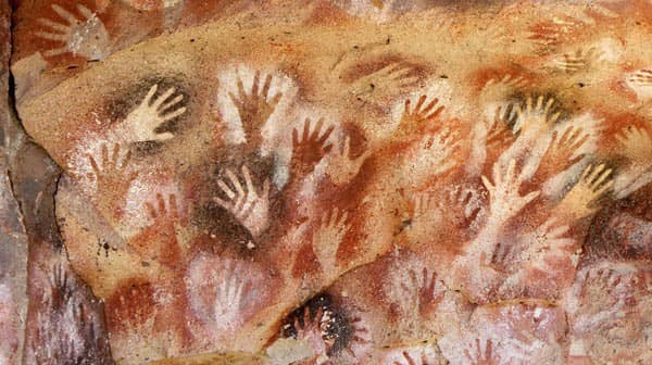 Rùng rợn hang động bàn tay hàng ngàn năm tuổi ở Argentina - Ảnh 2.