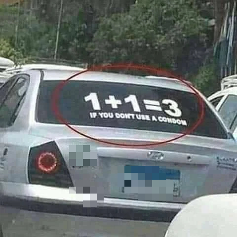 Phép toán 1 1 = 3 ngay trên thân xe ô tô khiến dân tình ùa vào tranh cãi, nhưng đọc câu chú thích ở dưới mới thán phục: Hợp lý quá còn gì! - Ảnh 1.
