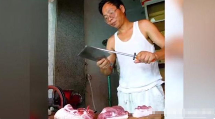 Anh thanh niên tốt nghiệp ĐH top đầu châu Á nhưng lại về quê bán thịt lợn: Mức thu nhập 20 năm sau khiến ai cũng sửng sốt - Ảnh 2.