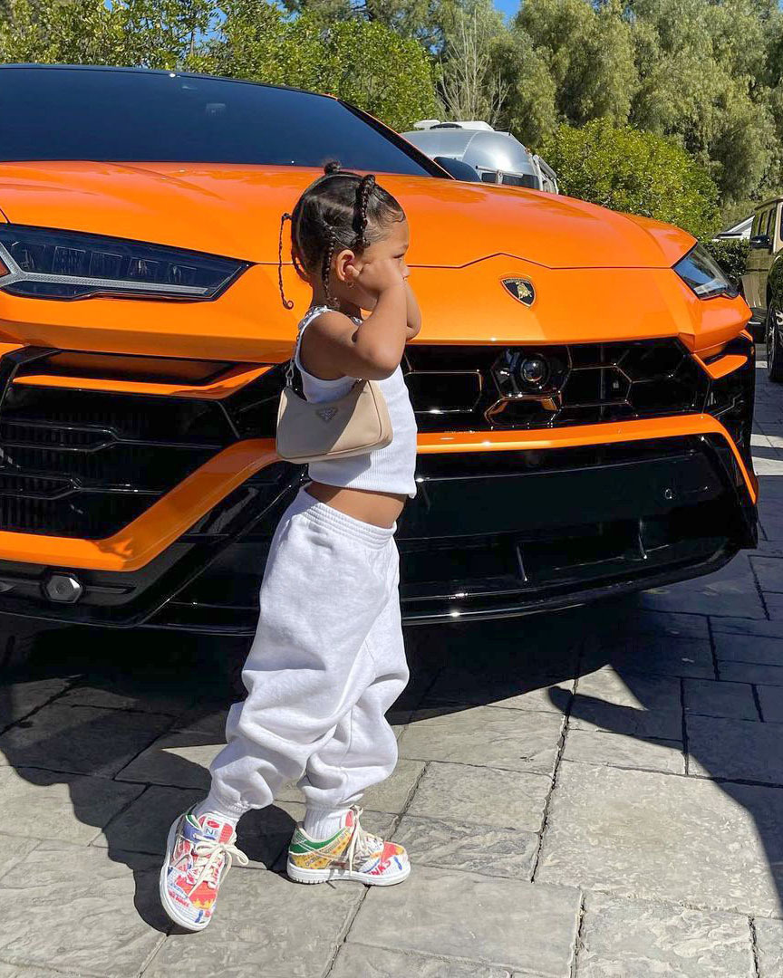 Đây là con sao sướng nhất thế giới: Đến trường đeo cặp hàng trăm triệu, có công viên riêng, mẹ còn mua cả xe buýt cho đi học - Ảnh 5.