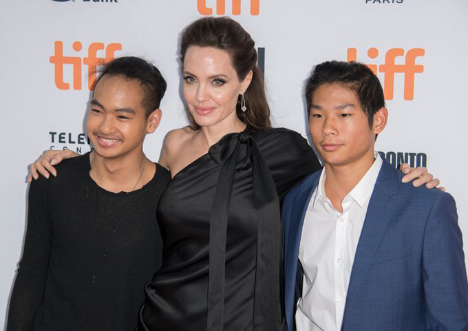 Angelina Jolie cho con trai du học ở Hàn Quốc, soi học phí hàng năm mà giật mình: 