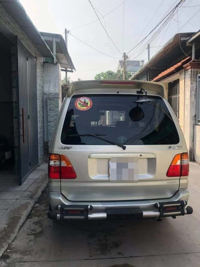 Tài xế đỗ xe ô tô chắn lối ngay trước nhà người khác và mẩu giấy nhắn đặc biệt từ chủ nhà - Ảnh 1. Tài xế đỗ xe ô tô chắn lối ngay trước nhà người khác và mẩu giấy nhắn đặc biệt từ chủ nhà - Ảnh 1.