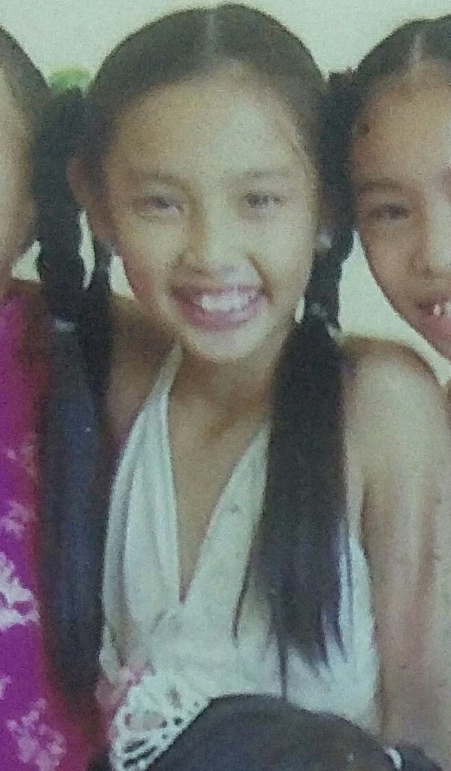 Loạt ảnh hiếm thời đi học của Thùy Tiên - Miss Grand International 2021: Giản dị, không cầu kỳ mà vẫn xinh hết nấc! - Ảnh 1.