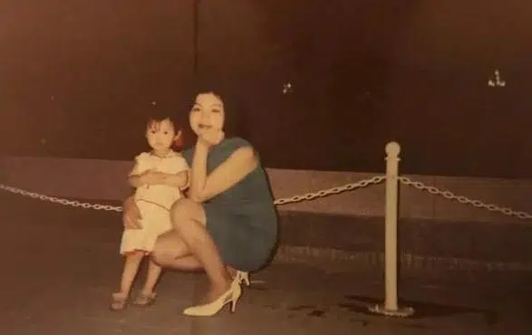 Bố trọng nam khinh nữ nên ném con gái đỏ hòn vào sọt rác, mẹ nhặt lại một mình nuôi dạy, cái kết 30 năm sau quá đỗi bất ngờ - Ảnh 2. Bố trọng nam khinh nữ nên ném con gái đỏ hòn vào sọt rác, mẹ nhặt lại một mình nuôi dạy, cái kết 30 năm sau quá đỗi bất ngờ - Ảnh 2.