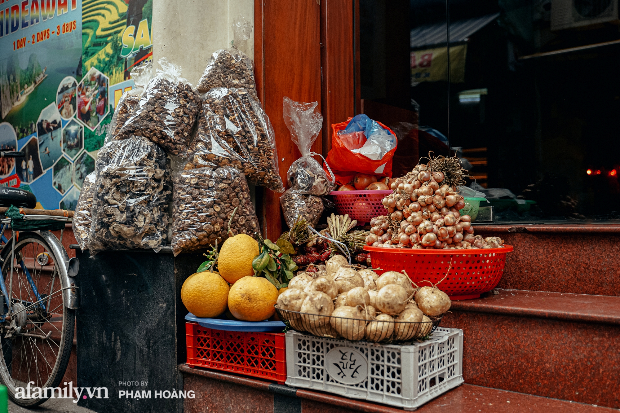 Ngày cuối năm bình yên trong ngõ chợ Thanh Hà - ngôi chợ lâu đời nhất phố cổ được giới nhà giàu chuộng mua vì toàn đồ chất lượng tươi ngon - Ảnh 12.