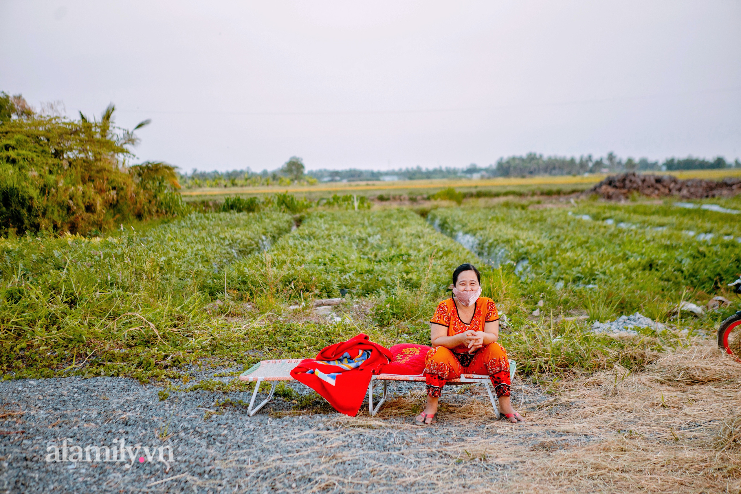 Ruộng dưa hấu lớn nhất miền Tây trước ngày thu hoạch: người dân mất 5 tháng ròng chuẩn bị cho vụ dưa hoành tráng, thức trắng một tuần liền nhưng chỉ mong