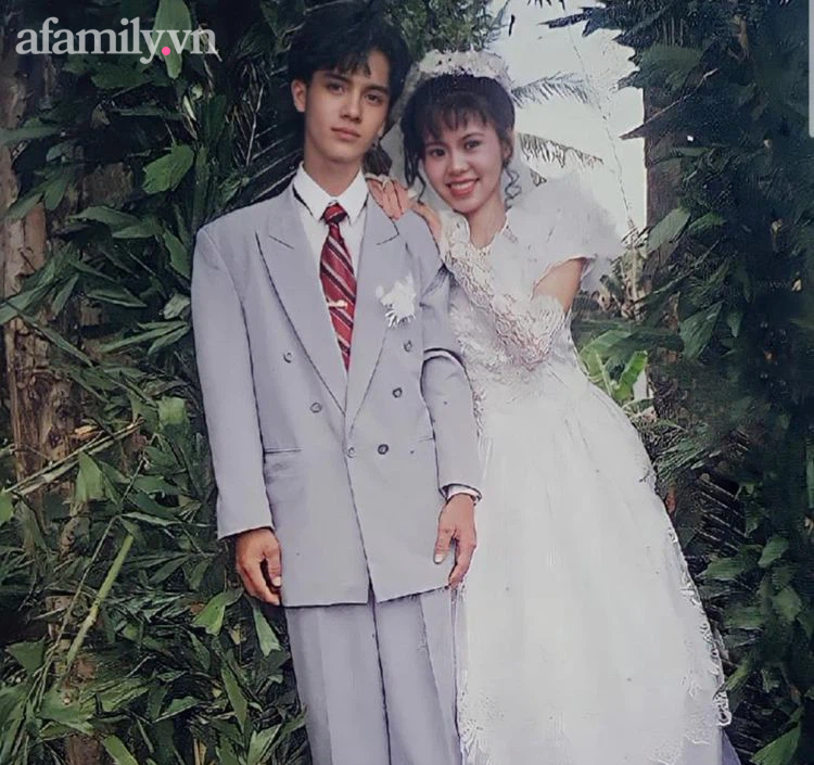 Ảnh chú rể 24 năm trước đẹp trai như tài tử nhận 5,8 triệu lượt xem: Đi bán rau ở chợ, cô gái trẻ