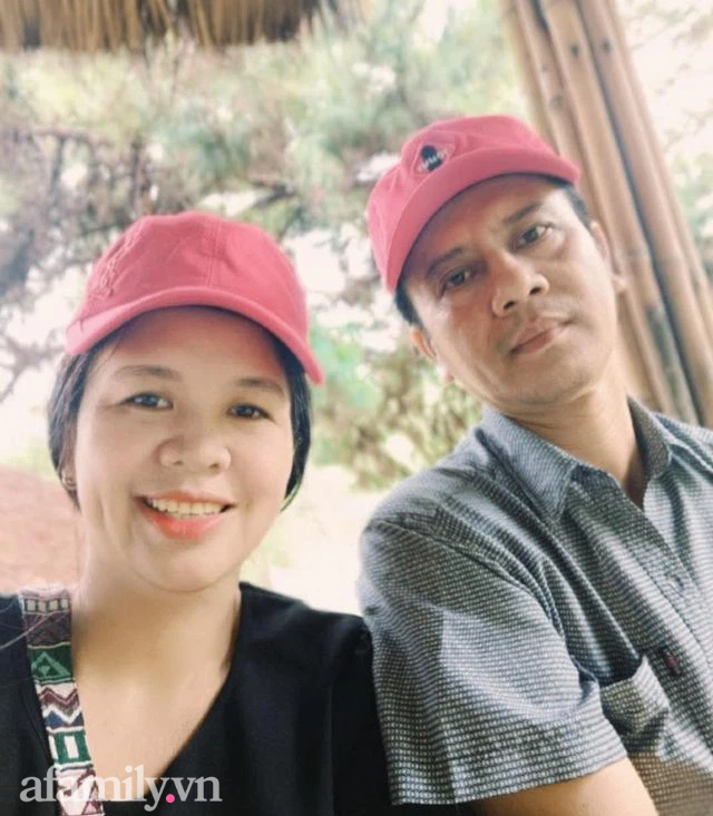 Ảnh chú rể 24 năm trước đẹp trai như tài tử nhận 5,8 triệu lượt xem: Đi bán rau ở chợ, cô gái trẻ