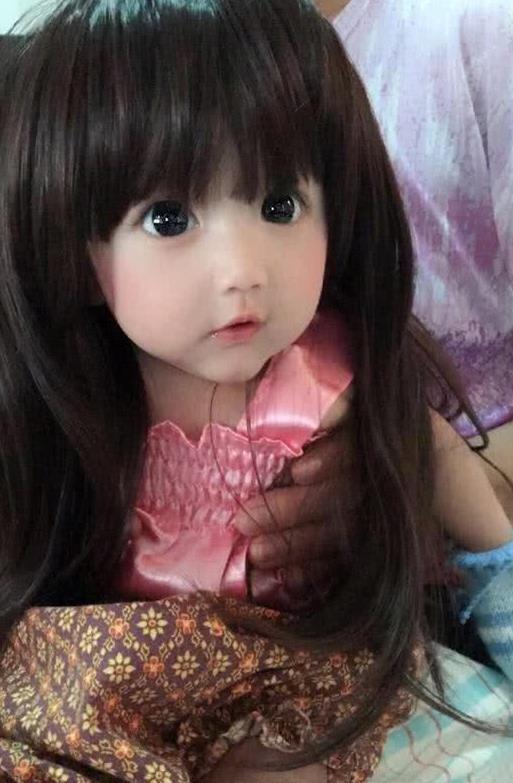 Em bé xinh đẹp bị nghi ngờ là... búp bế, người mẹ không còn cách nào khác ngoài việc đăng ảnh gia đình để chứng minh nhan sắc - Ảnh 6.