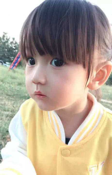 Em bé xinh đẹp bị nghi ngờ là... búp bế, người mẹ không còn cách nào khác ngoài việc đăng ảnh gia đình để chứng minh nhan sắc - Ảnh 8.