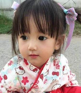 Em bé xinh đẹp bị nghi ngờ là... búp bế, người mẹ không còn cách nào khác ngoài việc đăng ảnh gia đình để chứng minh nhan sắc - Ảnh 5.