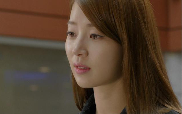 Trước lúc lâm chung, mẹ chồng dúi túi vàng vào tay tôi, nào ngờ lại để chị dâu cả nhìn thấy