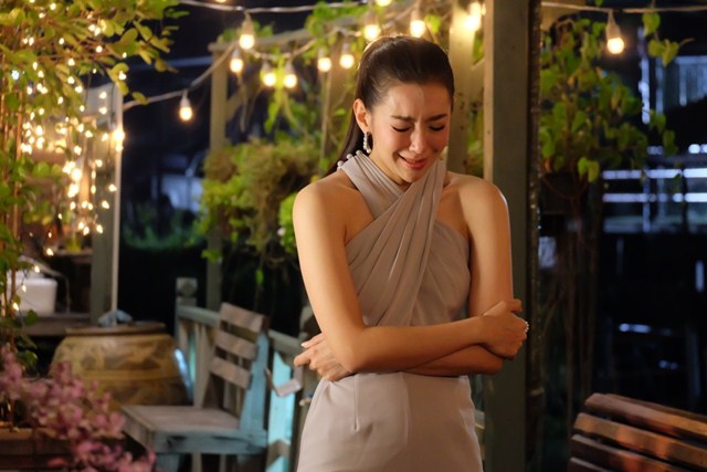 Ngày về ra mắt nhà bạn trai, cháu anh cầm lọ kẹo mời tôi ăn rồi hồn nhiên nói một câu khiến tôi