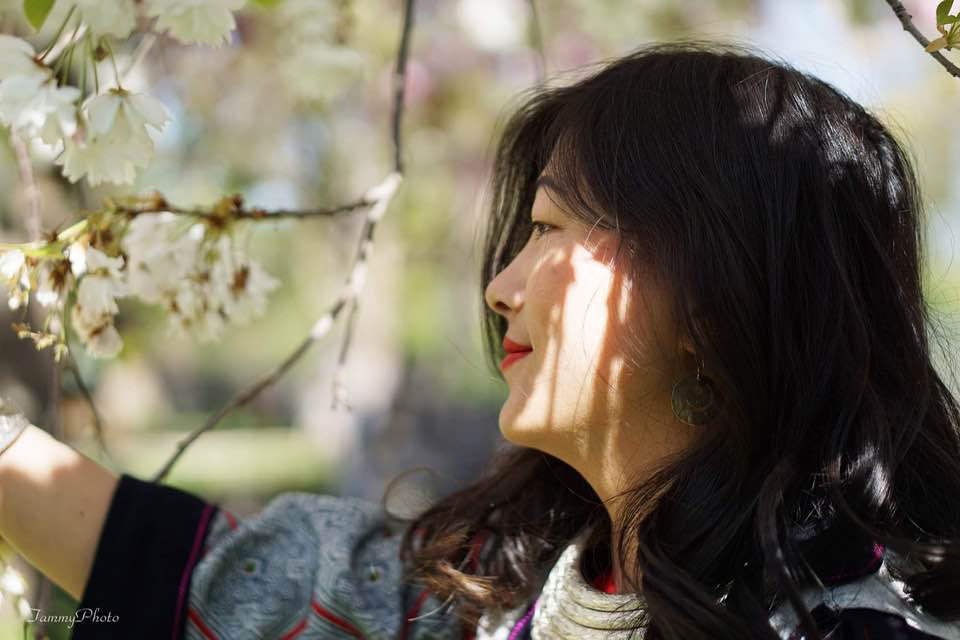 Mặc cùng bộ trang phục 16 năm về trước, cô gái H'Mông nói tiếng Anh như gió khiến ai nấy ngỡ ngàng với sự khác biệt ở hiện tại - Ảnh 3.