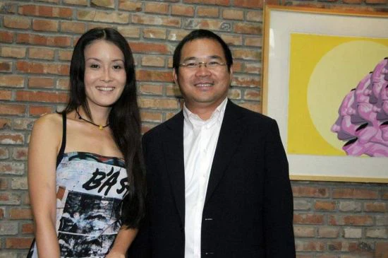 Gặp cô gái trẻ đẹp, người đàn ông nghèo cầu hôn đến 3 lần rồi