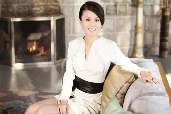 Gặp cô gái trẻ đẹp, người đàn ông nghèo cầu hôn đến 3 lần rồi 