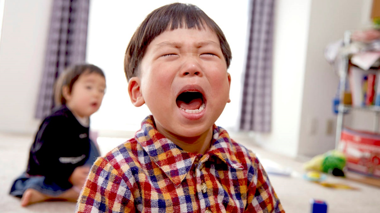 Con trai quá nghịch ngợm, mẹ gọi điện cho cô giáo nói 1 câu khiến cậu bé sợ xanh mặt, cư dân mạng vội chỉ ra cách làm của người mẹ thực chất là tai hại - Ảnh 1.