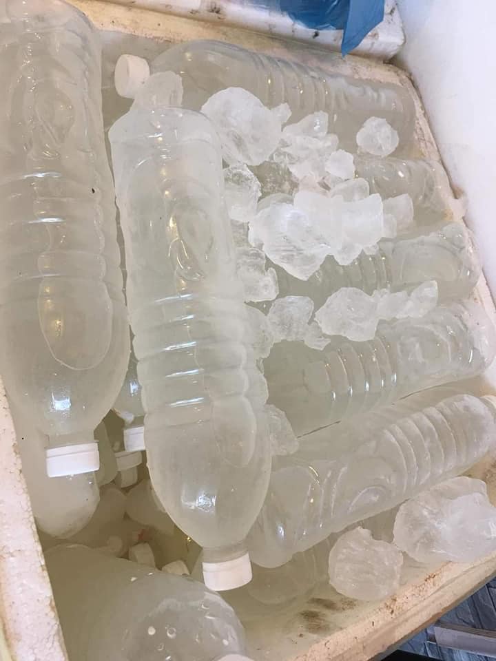 Nước dừa chỉ từ 35k/chai 1 lít bán đầy chợ mạng, nổ đơn