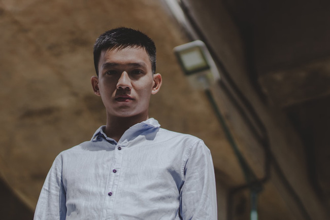 Mỗi tháng đưa vợ 30 triệu mà khi con ốm thì chẳng còn xu nào, tôi chất vấn thì vợ mở ngăn tủ để lộ thứ bên trong khiến tôi chết lặng - Ảnh 1.