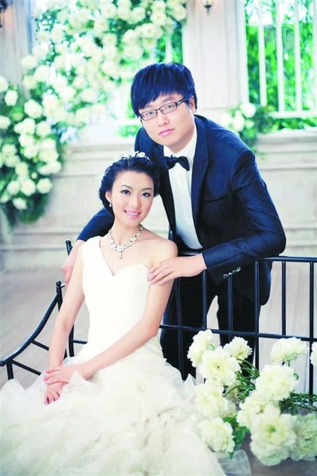 Đêm tân hôn, vừa tắm xong thì điện thoại chồng hiện tin nhắn: “Có hàng mới”, cô dâu tò mò vào xem rồi đùng đùng xách túi bỏ đi! - Ảnh 2.