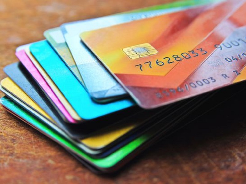 12 lỗi khi dùng thẻ tín dụng khiến nó trở thành mối "nguy hiểm" đối với bạn - Ảnh 2.