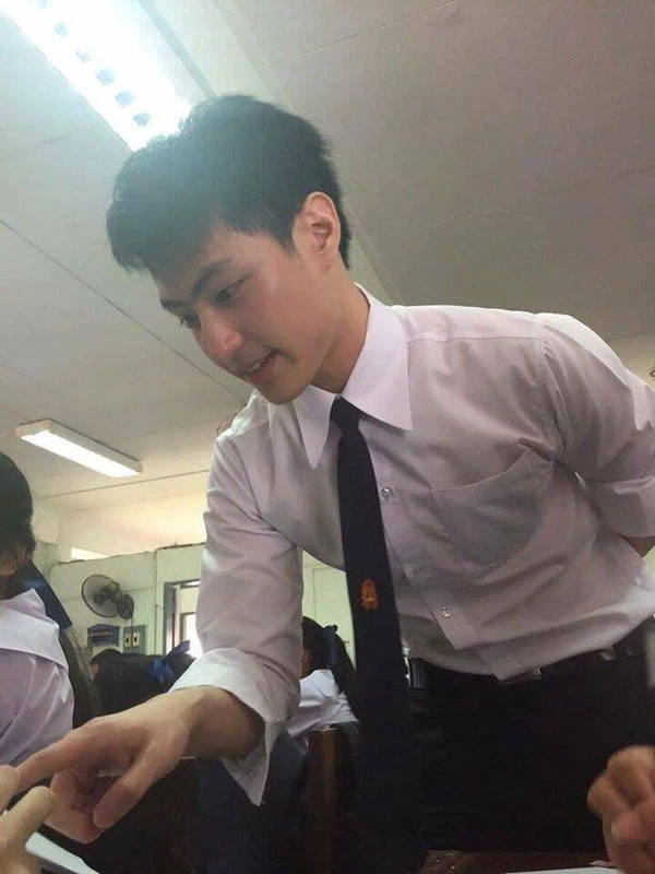 Chồng giáo viên đẹp trai bị nữ sinh