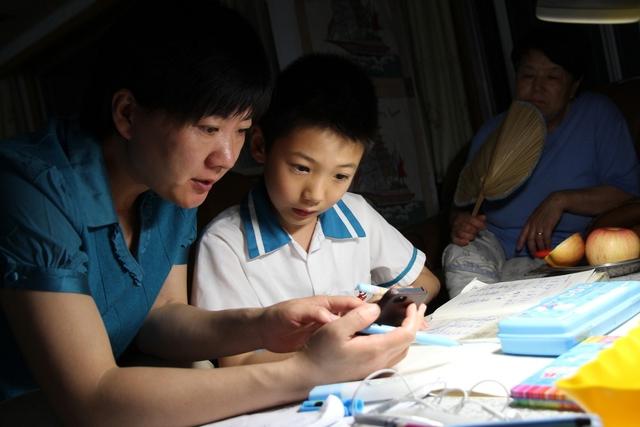 Nửa đêm phụ huynh nhắn hỏi 'Cô giáo đã ngủ chưa?' liền bị cô