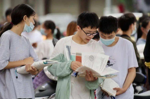 Nữ sinh ưu tú bỗng