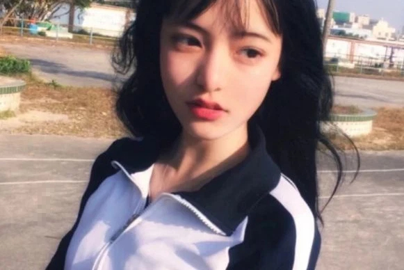 Nữ sinh ưu tú bỗng