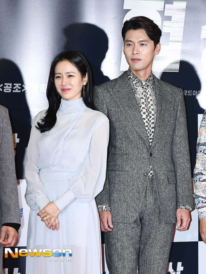 Đẳng cấp thời trang của Son Ye Jin và Hyun Bin: Trung thành với trang phục tối giản, nhưng sang vô cùng tận - Ảnh 2.