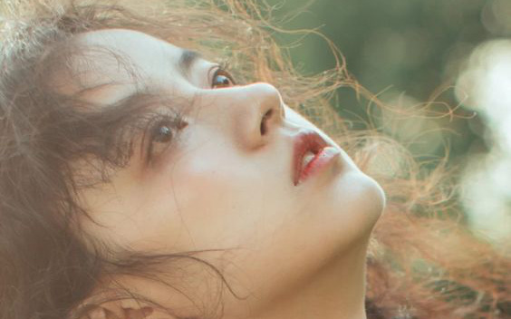 Chồng mất chưa tròn năm chị dâu đã dẫn người đàn ông khác về nhà nhưng vừa thấy anh ta, bố mẹ tôi bật khóc ôm chầm lấy