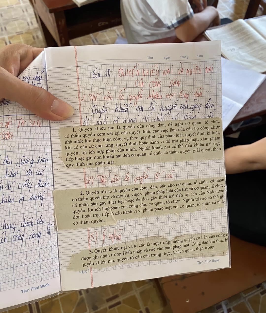 Nam sinh chép bài bá đạo khiến thầy giáo dở khóc dở cười: Tôi đi dạy hơn chục năm nhưng chưa gặp trường hợp này - Ảnh 1.