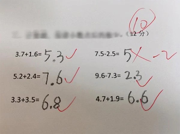 Bài Toán 3,9 + 5,1 = 9 bị giáo viên GẠCH SAI, bà mẹ quyết hỏi cho ra lẽ nhưng câu trả lời nhận về quá BẤT NGỜ - Ảnh 3.