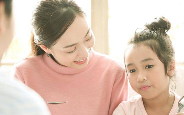 Con trai 5 tuổi làm đứt DÂY CHUYỀN VÀNG của cô giáo, cách xử lý của người mẹ cực hay: Một mũi tên trúng 2 đích, ai cũng NỂ PHỤC - Ảnh 3.