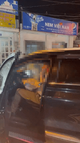 CLIP: Tài xế xe "điên" có biểu hiện không tỉnh táo sau khi tông hàng loạt xe máy ở Thủ Đức - Ảnh 1.