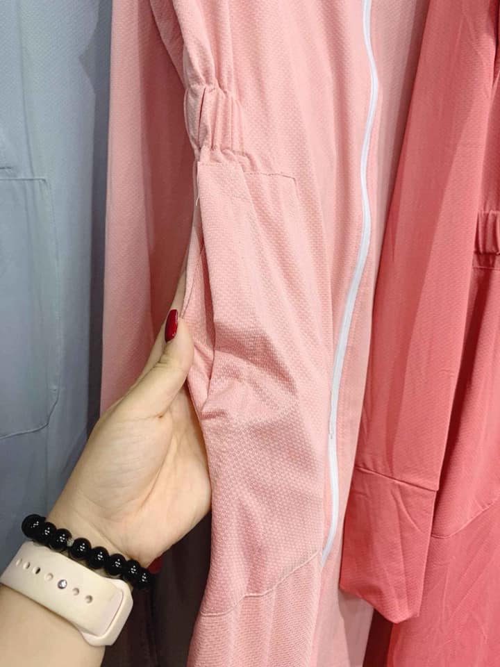 Thời tiết oi bức, tiểu thương Hà Nội bán đồ chống nắng