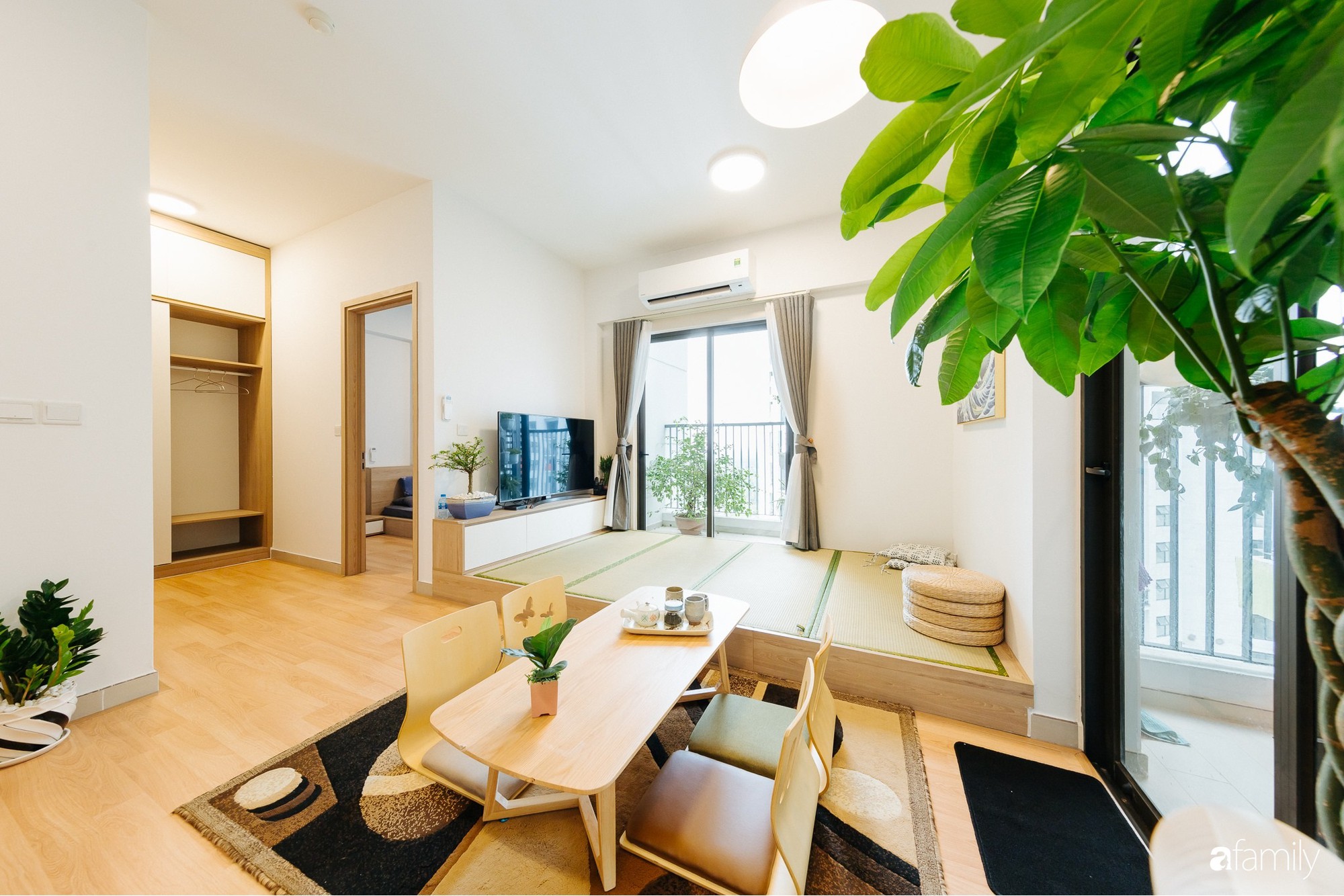 Căn hộ nhỏ thiết kế theo phong cách Nhật của cặp vợ chồng trẻ yêu thích cuộc sống an yên ở Hà Nội - Ảnh 4.