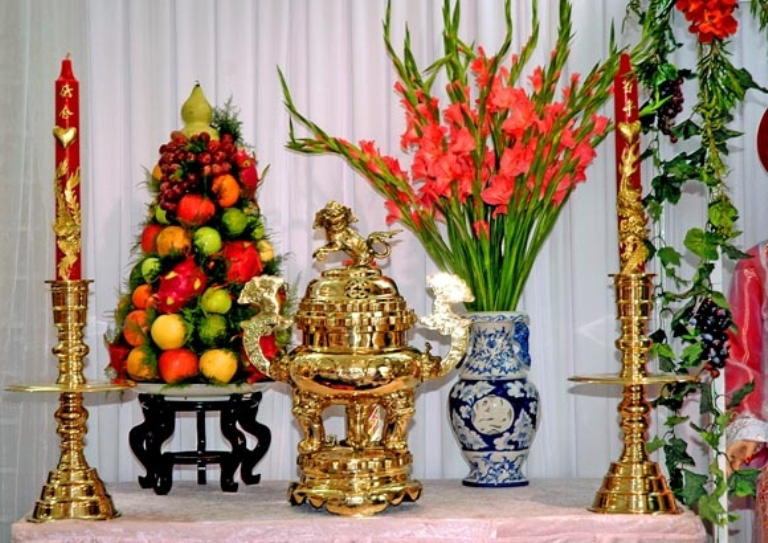 Những loại hoa nên chưng trên bàn thờ dịp Tết cho năm mới thịnh vượng, an khang - Ảnh 4.