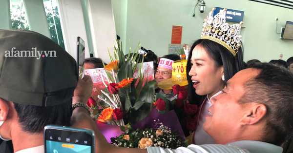 Tân Hoa hậu Việt Nam 2020 Đỗ Thị Hà xuất hiện tại sân bay Thanh Hóa