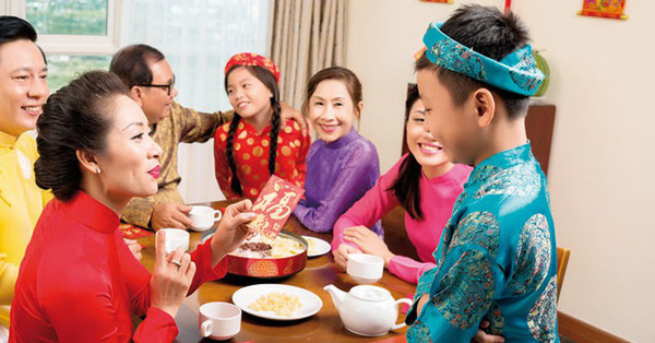 Nhận phong bao lì xì 20 ngàn, mặt trẻ tối sầm và câu hỏi khó