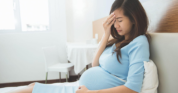 Đang mang bầu nên từ chối về quê chịu tang bố chồng, tôi chết điếng với thứ mẹ chồng gửi lên ngay sáng hôm sau