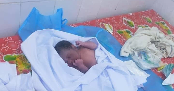 Bé sơ sinh bị bỏ rơi trong khu vực cách ly, thoát cơn nguy kịch nhờ cấp cứu kịp thời